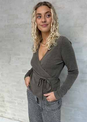 Mosa wrap bluse Mole Boii Studios 